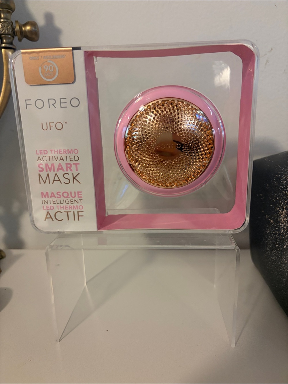 FOREO UFO Smart Mask Device in Pink and Rose Gold